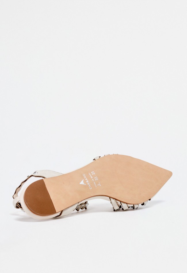 Zapato bajo destalonado de mujer en piel blanco con tiras de pedrería – diseño semiabierto con brillo sutil | CARRANO 507077