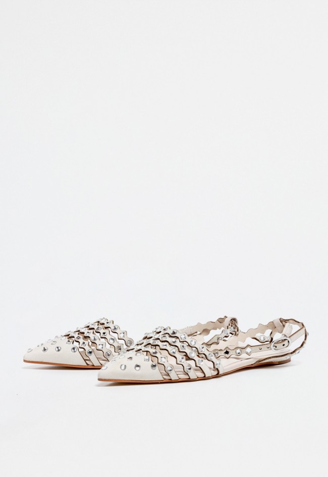 Zapato bajo destalonado de mujer en piel blanco con tiras de pedrería – diseño semiabierto con brillo sutil | CARRANO 507077