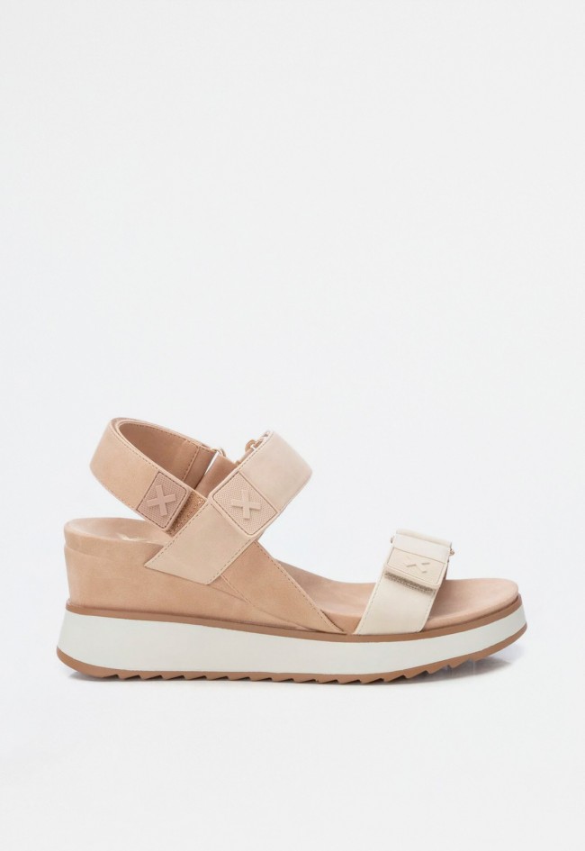 Sandalia cuña cierre velcro de mujer taupe Xti 143848