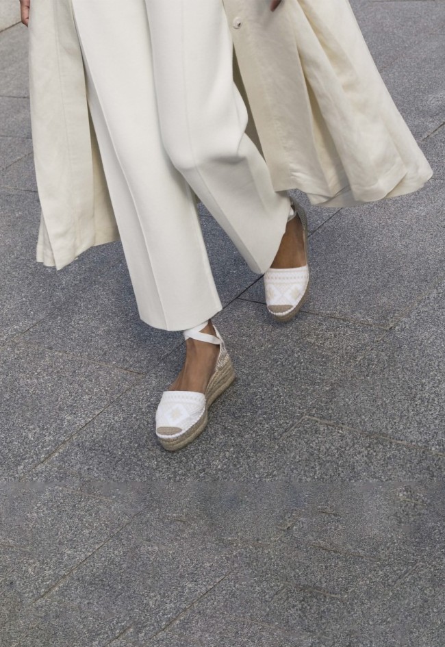 ALPARGATAS CON PLATAFORMA EN ALGODÓN CRUDO mujer beige Macarena java 27
