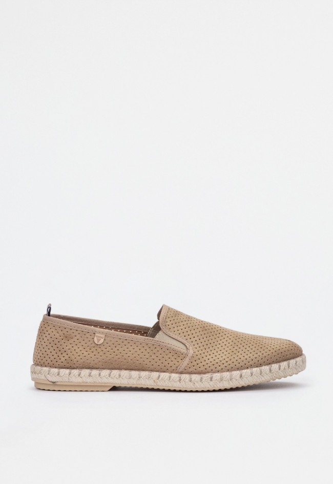 Alpargata de hombre en textil micro perforado color roble con suela de yute y goma | Fabricada en España | Verbenas Tom