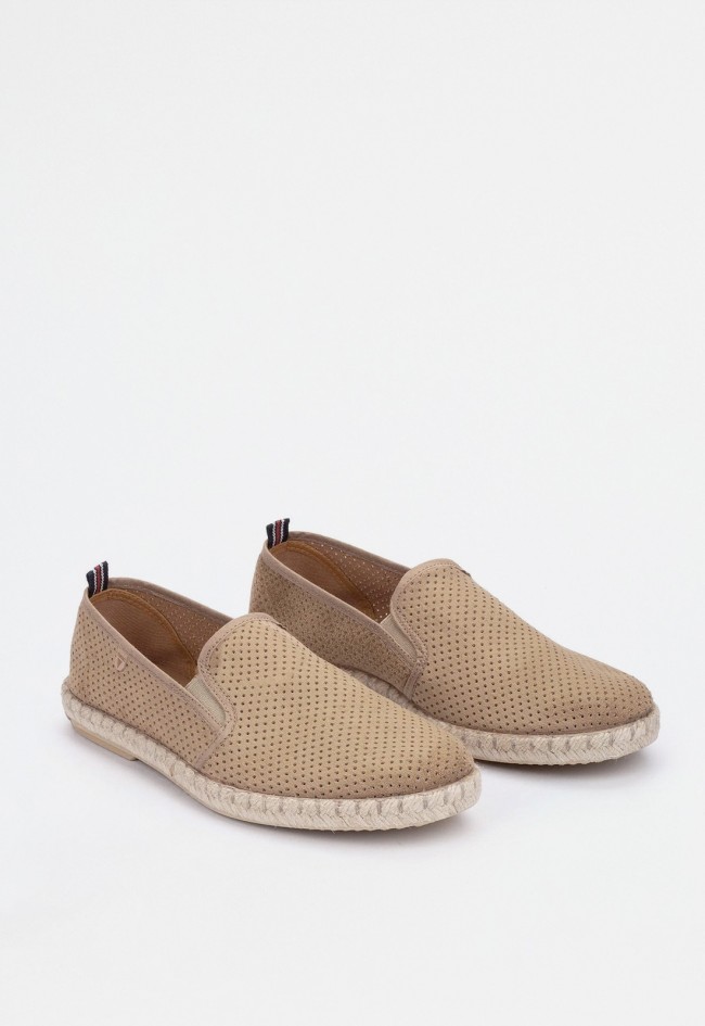 Alpargata de hombre en textil micro perforado color roble con suela de yute y goma | Fabricada en España | Verbenas Tom