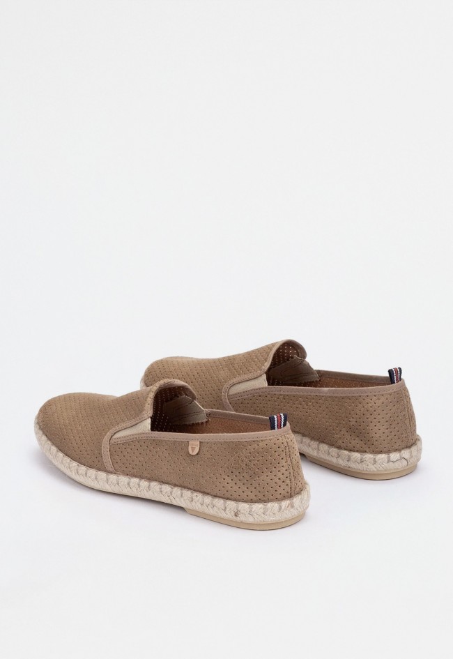 Alpargata de hombre en textil micro perforado color roble con suela de yute y goma | Fabricada en España | Verbenas Tom
