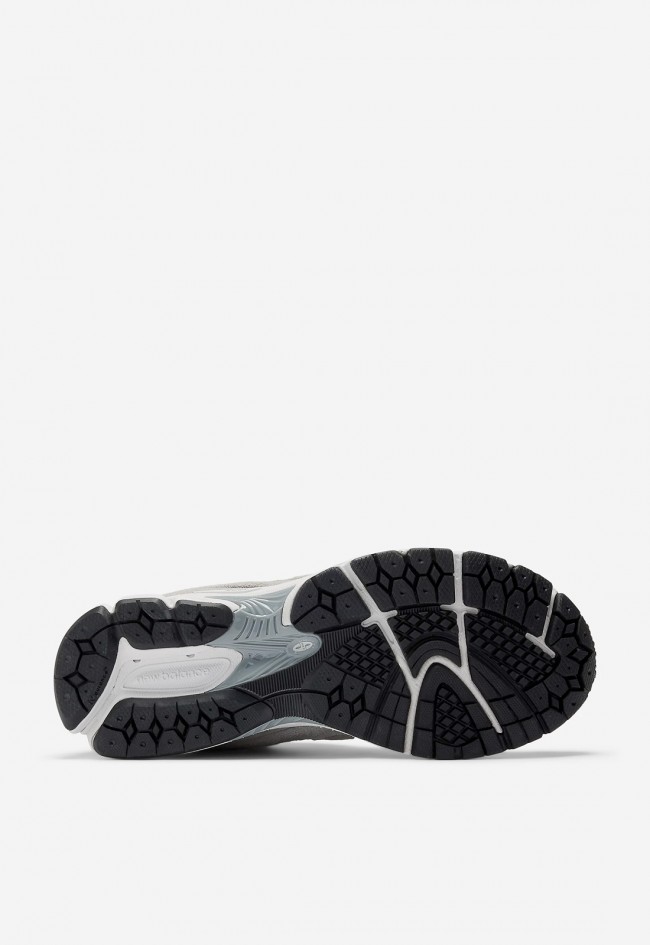 Zapatilla de mujer New Balance gris con tecnología ABZORB y diseño retro de los 2000 | Comodidad y estilo deportivo m2002rst