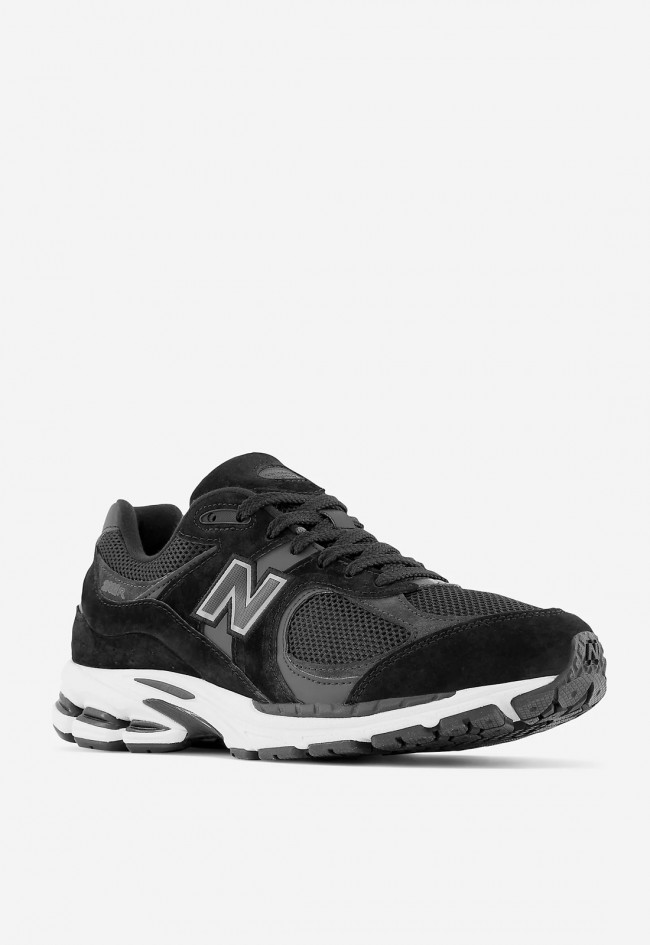 Zapatilla de mujer New Balance negra con tecnología ABZORB y diseño retro 2000s | Confort deportivo y estilo urbano