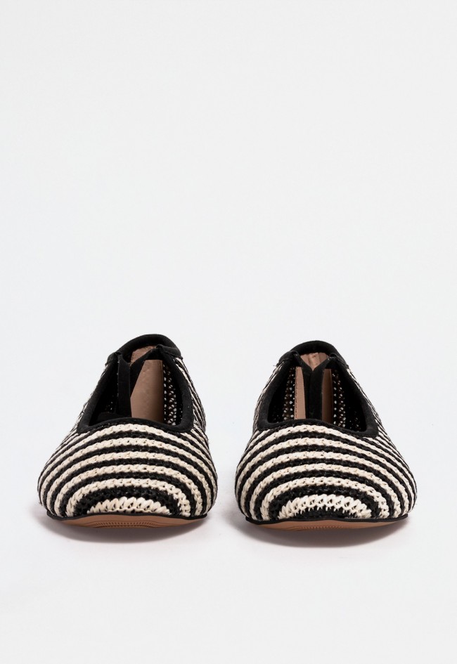 Bailarina plana trenzada en blanco y negro con cordones para mujer – estilo gráfico y artesanal con carácter VAS c11047