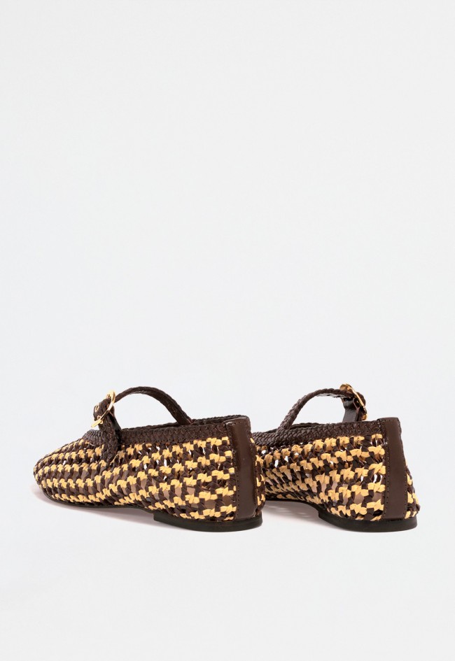 Bailarina trenzada de mujer en marrón y beige con tira frontal y hebilla dorada – elegancia artesanal veraniega VAS a92065