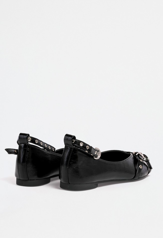 Bailarina negra de mujer con pulsera al tobillo y tiras cruzadas con hebillas – estilo urbano con carácter Why Pink? m5195