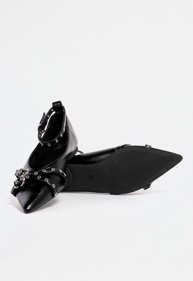 Bailarina negra de mujer con pulsera al tobillo y tiras cruzadas con hebillas – estilo urbano con carácter Why Pink? m5195