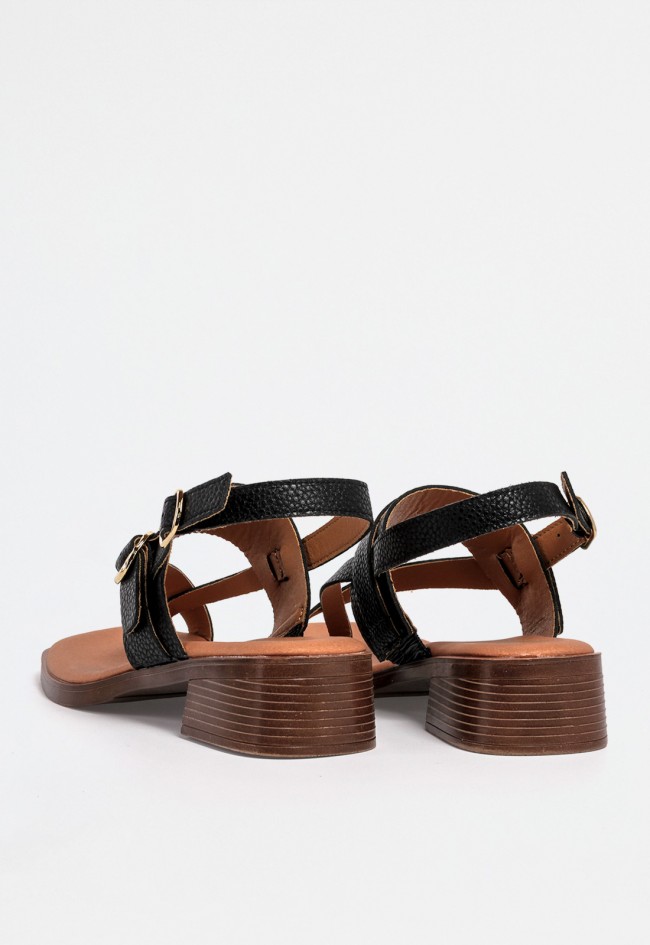 Sandalia negra de piel mujer con tacón medio, tiras cruzadas y doble hebilla dorada – diseño sofisticado y cómodo VAS binka