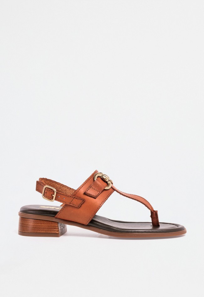 Sandalia mujer cuero de dedo en piel con cuña media y broche dorado – sofisticación y confort veraniego GLO 412-beta