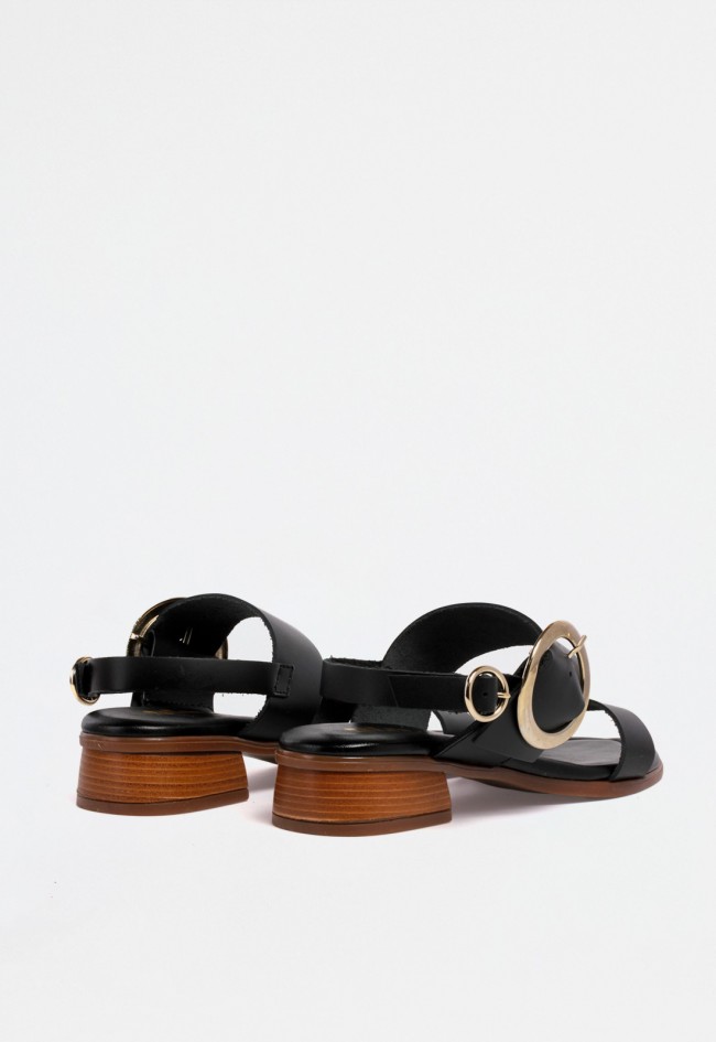 Sandalia mujer negra de cuña media con tiras y hebillas doradas – estilo contemporáneo y sofisticado VAS 422-beta