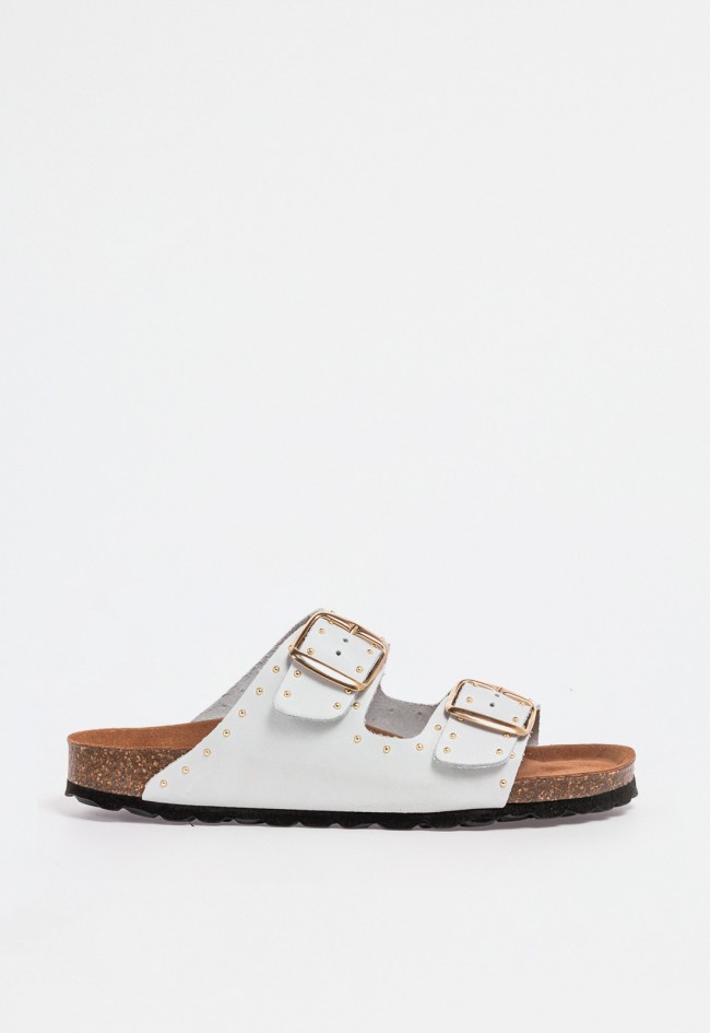 Sandalia bio blanca de mujer en piel con doble hebilla dorada y tachas – estilo cómodo con carácter sofisticado VAS 13843