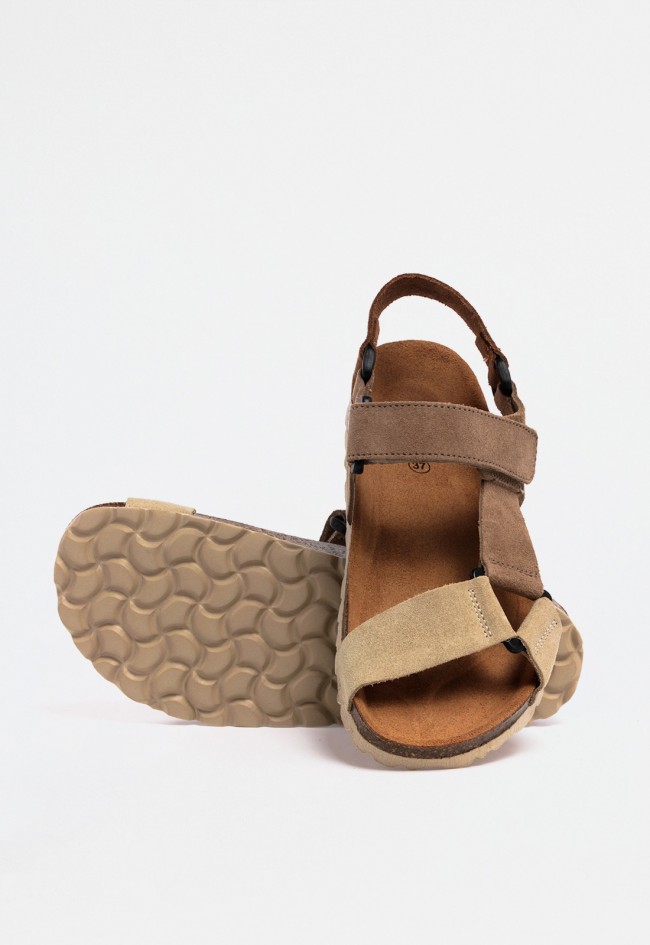 Sandalia bio plana de mujer en piel con tiras cruzadas y velcro en empeine – comodidad con estilo natural multicolor VAS 12396