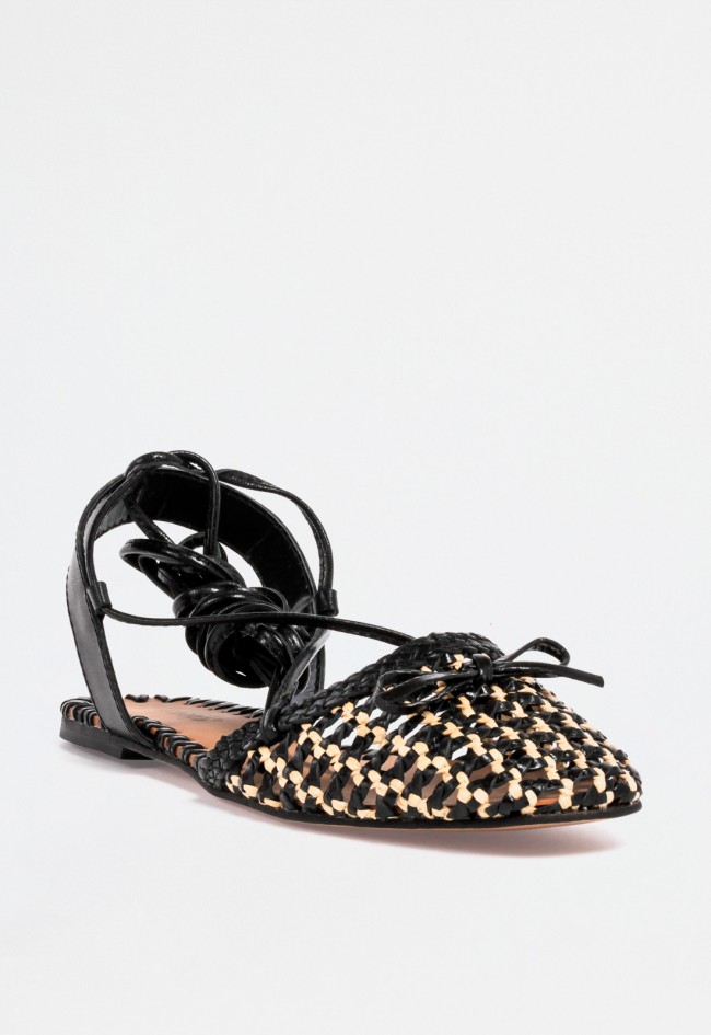 Zapato bailarina negro destalonado trenzado con cordones y lazo – elegancia artesanal y femenina VAS d49001