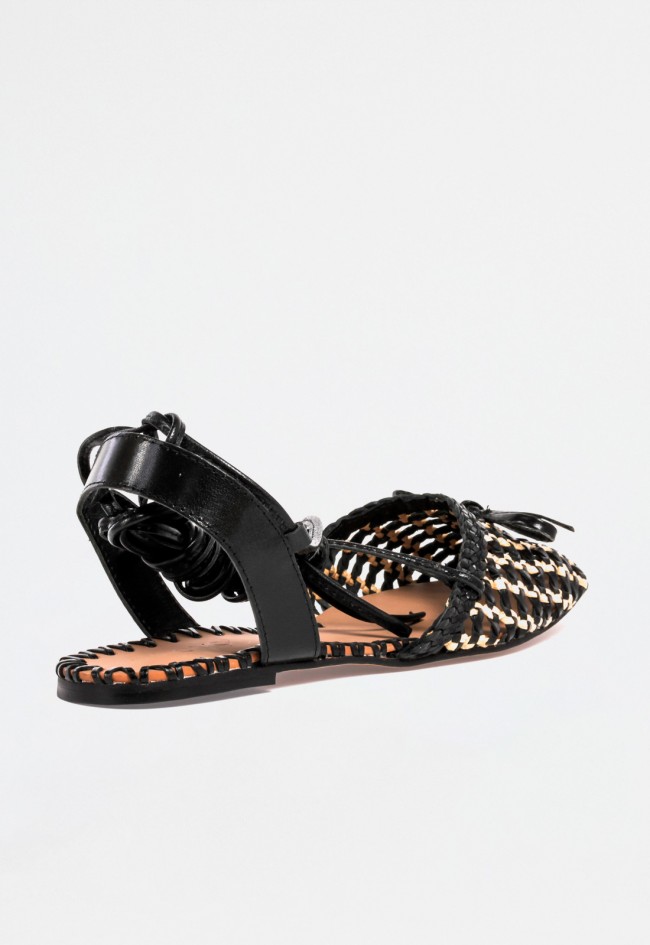 Zapato bailarina negro destalonado trenzado con cordones y lazo – elegancia artesanal y femenina VAS d49001