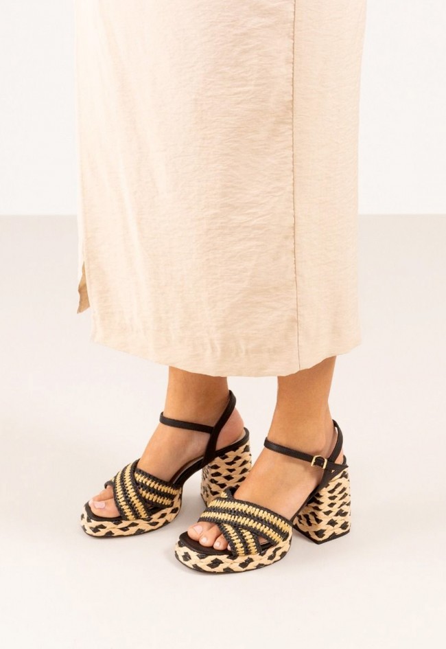 Sandalia tacón ancho trenzada black beige con doble tira cruzada y cierre – diseño moderno y veraniego EXE havana-022