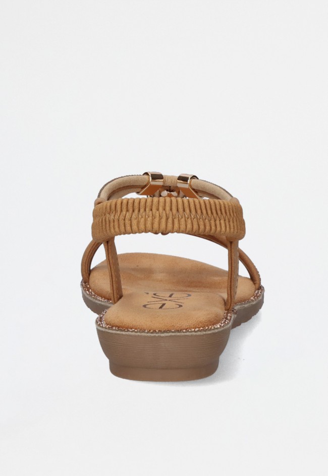 Sandalia plana camel con abalorios y tira elástica – estilo boho chic para tu fondo de armario EXE 8013-7