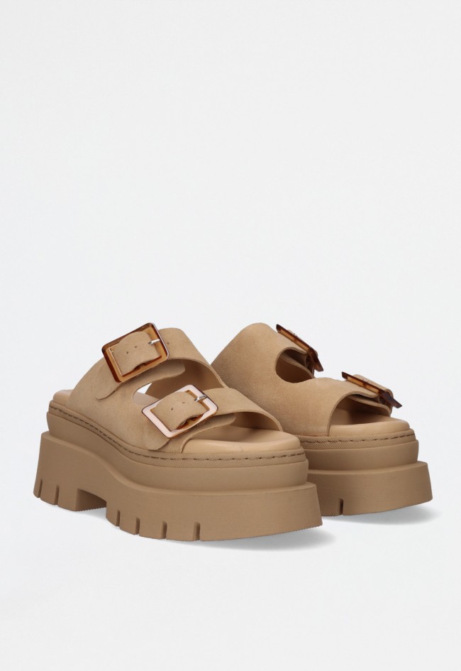Sandalia plataforma en piel color sand con doble correa y hebilla – estilo y comodidad todo el verano EXE 240621