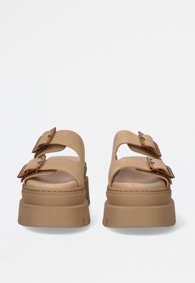 Sandalia plataforma en piel color sand con doble correa y hebilla – estilo y comodidad todo el verano EXE 240621