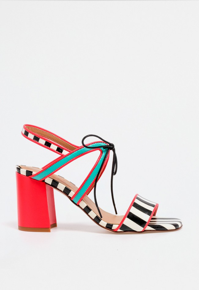 Sandalia de tacón alto en piel con rayas blancas y negras, cierre de cordones y diseño sofisticado Glo Mariposa