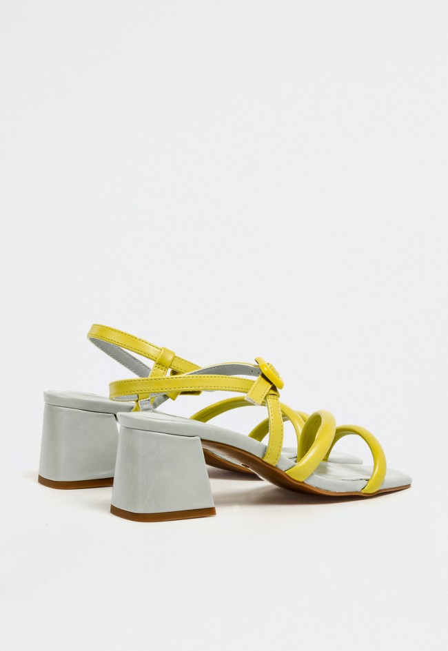 Sandalia de tacón alto ancho bicolor con tiras y pulsera al tobillo – diseño elegante con punta redondeada Noghi mati