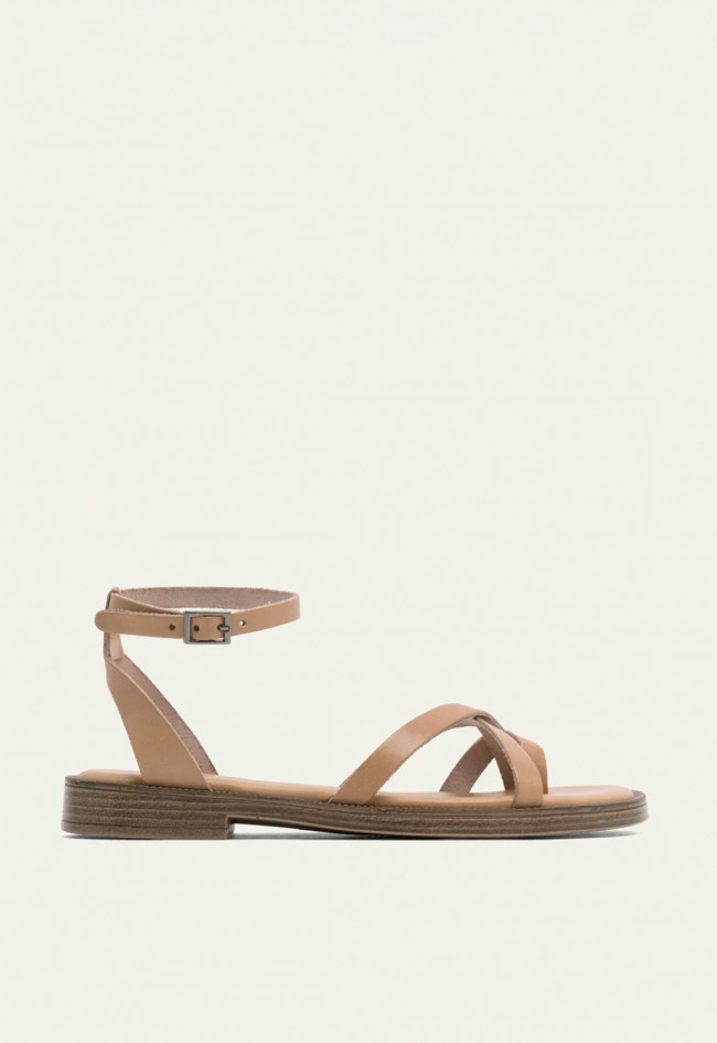 Sandalia plana esclava de piel taupe PORRONET MARTA con tiras cruzadas y confort artesanal español