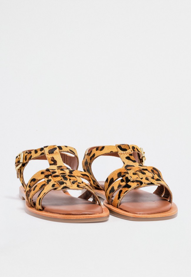 Sandalia plana de piel estampado leopardo para mujer con diseño de tiras y hebilla dorada VAS rsp-10807