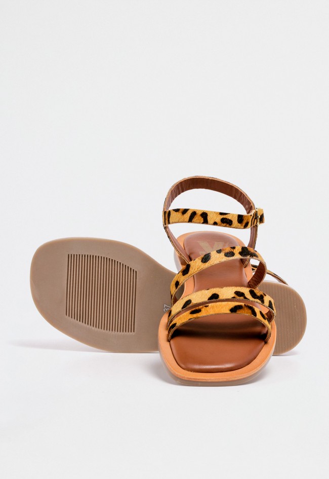 Sandalia plana de piel con pelillo y estampado leopardo con tiras finas y pulsera ajustable al tobillo VAS rsp-11069