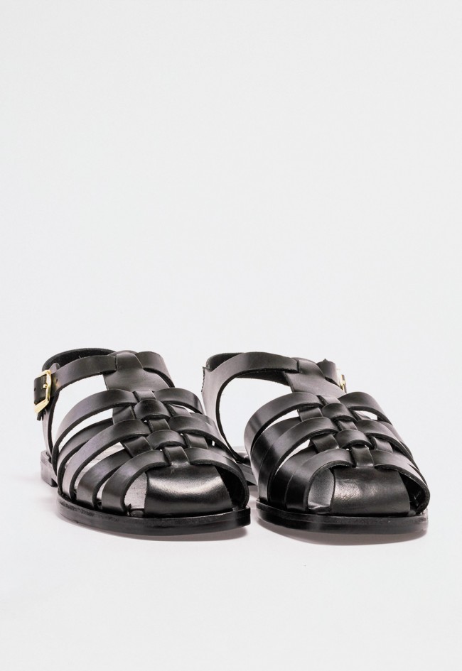 Sandalia plana cangrejera de piel negra con diseño trenzado y cierre lateral de hebilla metálica VAS rsp-8773