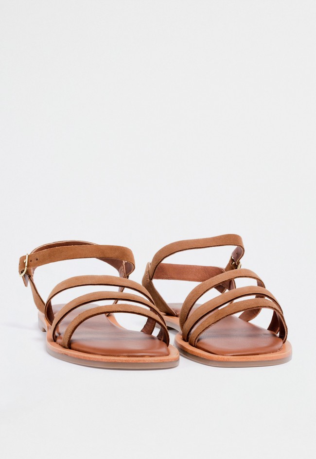 Sandalia plana de mujer en serraje color cuero con tiras finas y cierre con hebilla al tobillo VAS rsp-11069