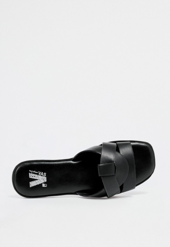 Sandalia plana de mujer tipo slide en piel negra con diseño de tiras cruzadas y acabado minimalista VAS rsp-10592