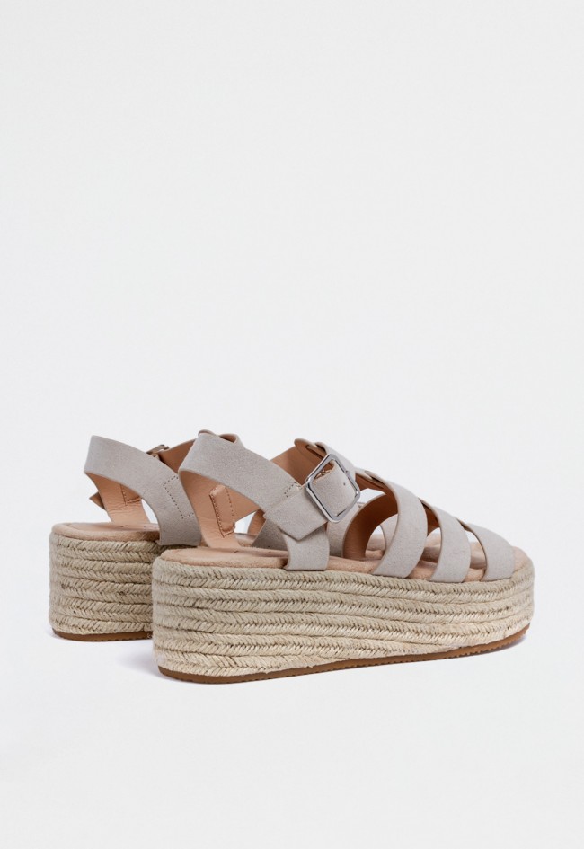 Sandalia de mujer con cuña de esparto y tiras beige estilo romana VAS 65-2550