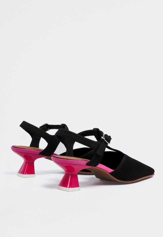 Zapato destalonado negro de mujer con tacón fucsia — sofisticación y tendencia a cada paso MISS ELASTIC 76403