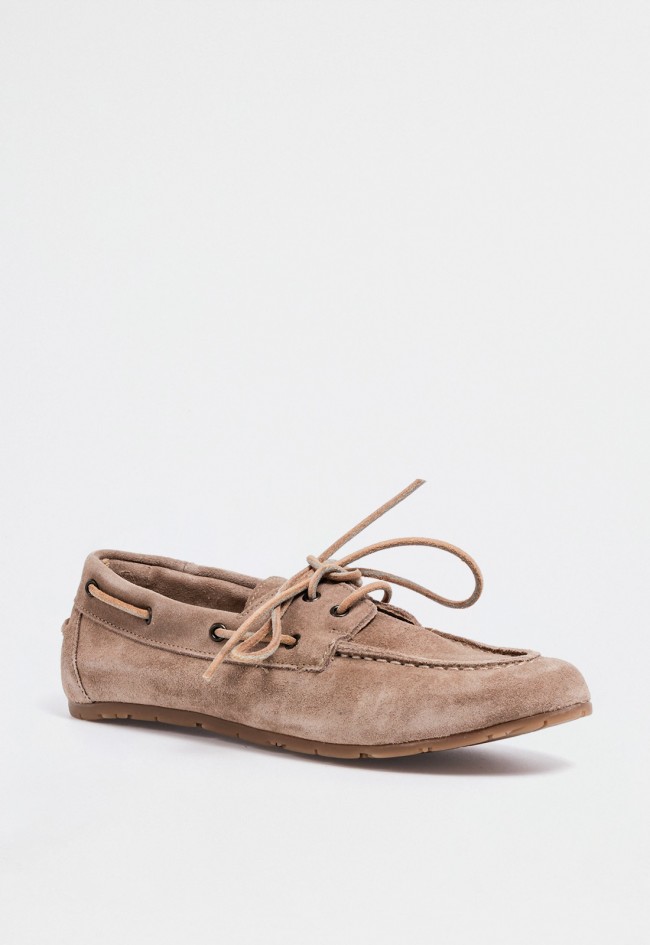 Náutico de mujer en piel serraje color taupe — estilo clásico y desenfadado con un toque chic Glo 8517