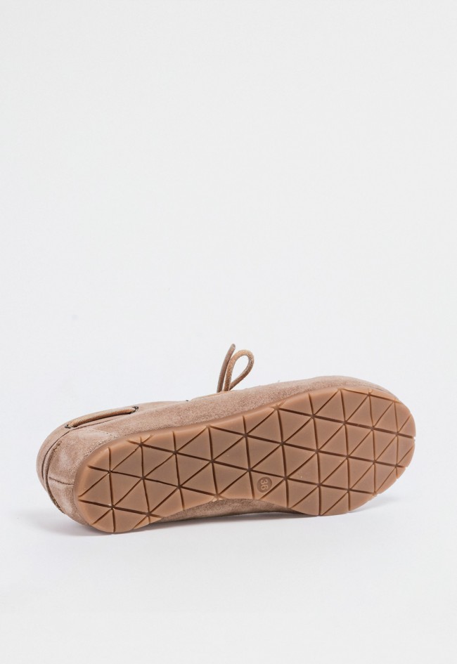 Náutico de mujer en piel serraje color taupe — estilo clásico y desenfadado con un toque chic Glo 8517