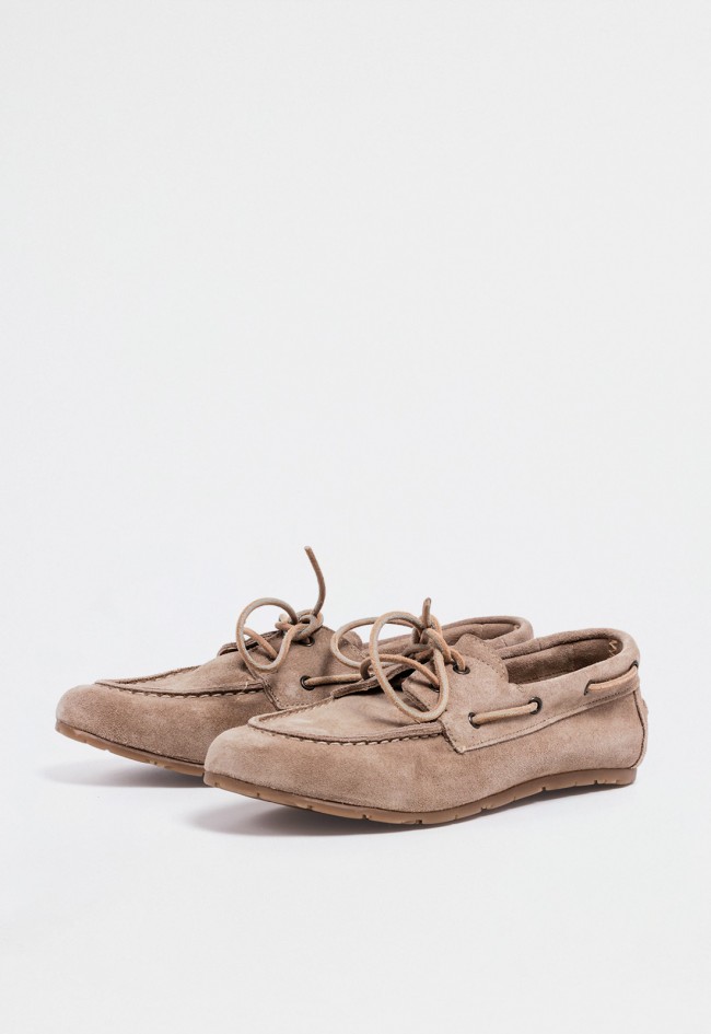 Náutico de mujer en piel serraje color taupe — estilo clásico y desenfadado con un toque chic Glo 8517