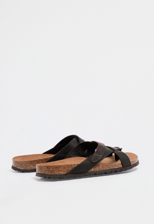 Sandalia bio de hombre en piel moka — diseño cruzado y estilo natural para verano VAS 9513