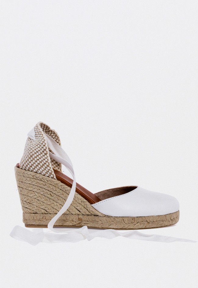 Alpargata de mujer en piel blanca con cuña de yute y cintas — elegancia mediterránea con toque fresco Shiny 7003