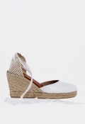 Alpargata de mujer en piel blanca con cuña de yute y cintas — elegancia mediterránea con toque fresco Shiny 7003