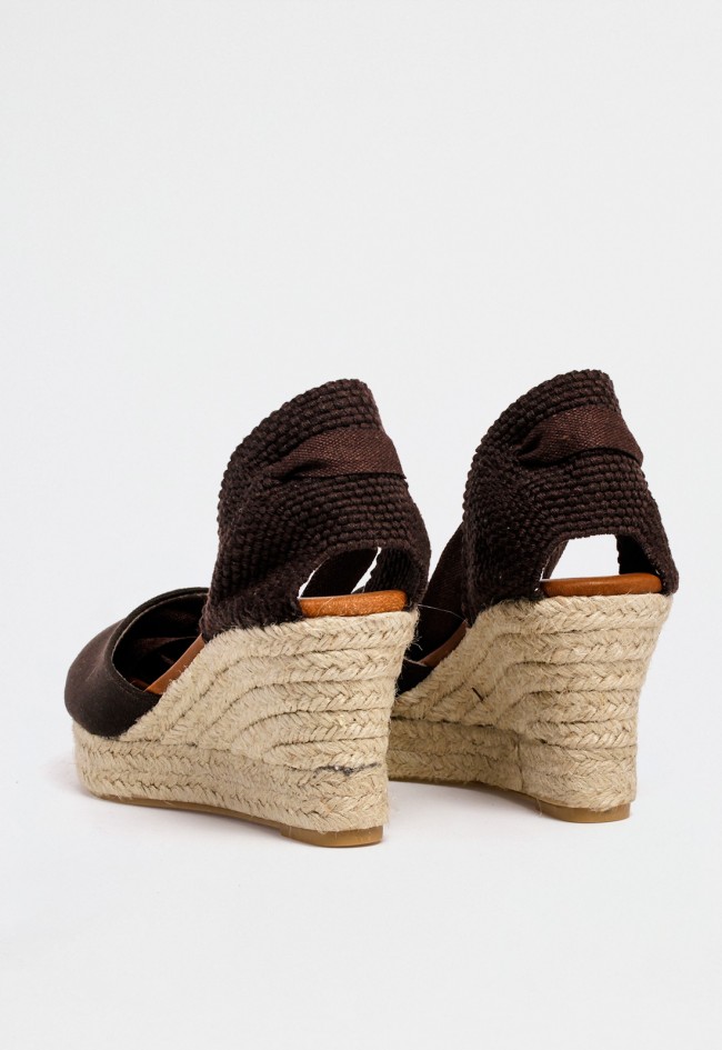 Alpargata de cuña en lona marrón chocolate con cintas — estilo mediterráneo y femenino Shiny 6004