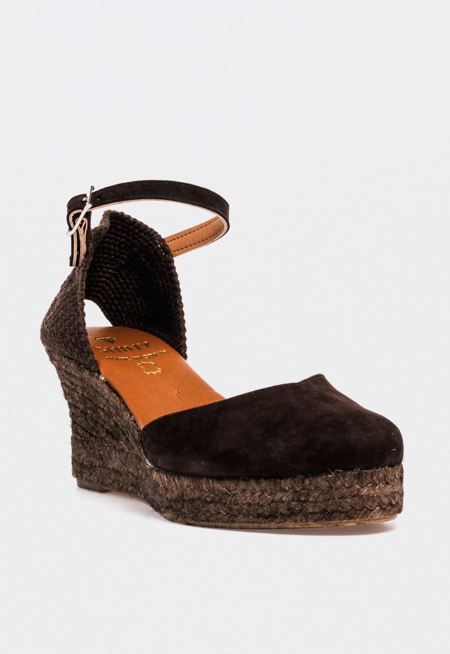 Alpargata de cuña en serraje marrón chocolate con pulsera — sofisticación y estilo mediterráneo Shiny 6003