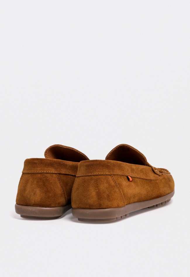 Mocasín de hombre en serraje color cuero — estilo clásico y confort casual Benson 80102
