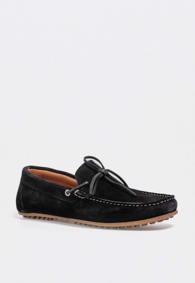 Mocasín náutico de piel serraje negro para hombre — estilo casual con toque elegante Benson 83611