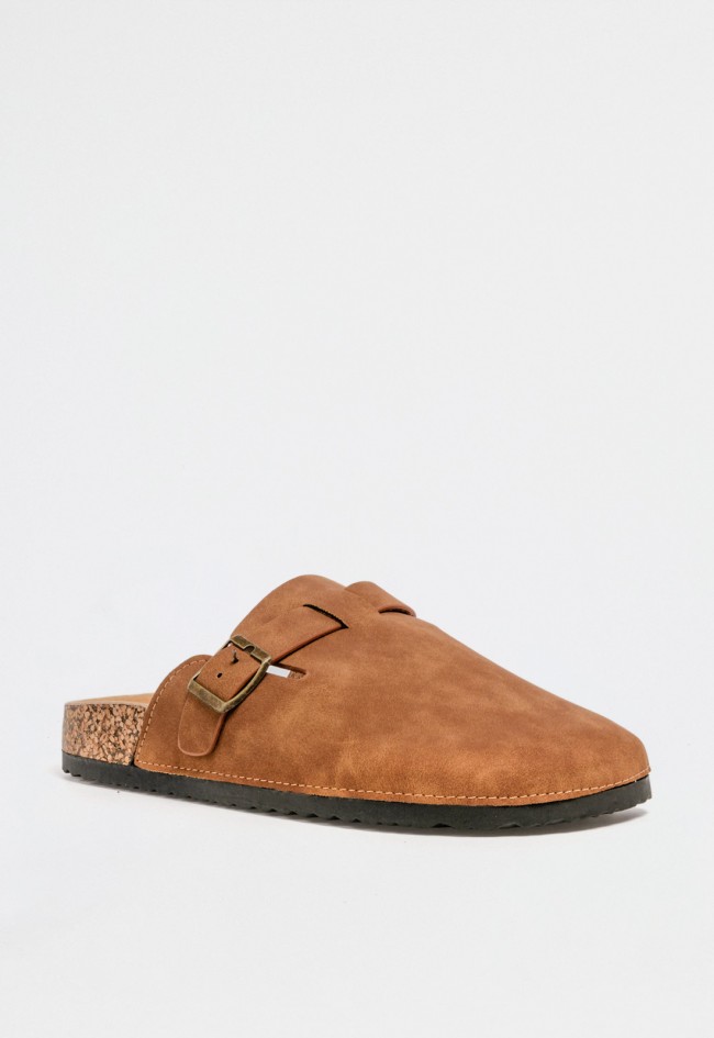 Zueco sintético color cuero para hombre con hebilla y suela anatómica bio VAS h27-2527c