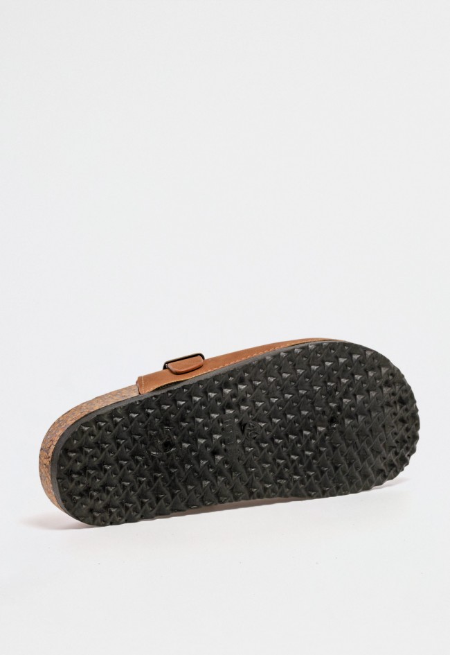 Zueco sintético color cuero para hombre con hebilla y suela anatómica bio VAS h27-2527c