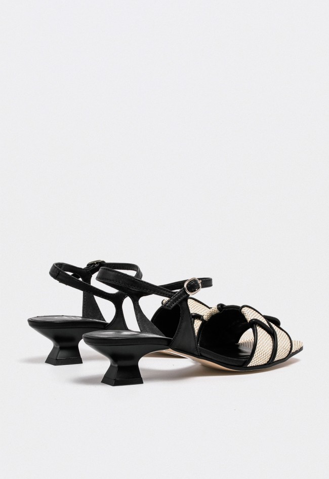 Sandalia de tacón bajo en blanco roto y negro con tiras trenzadas para mujer Dibia 14427