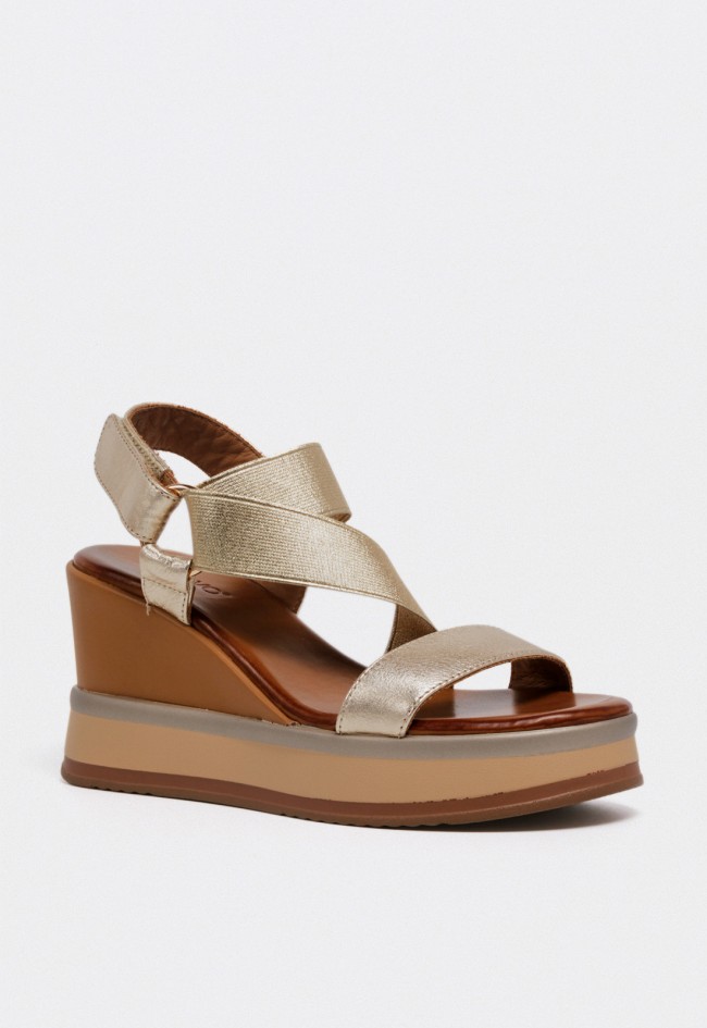 Sandalia dorada con cuña ligera y tiras cruzadas elásticas para mujer VAS b37004