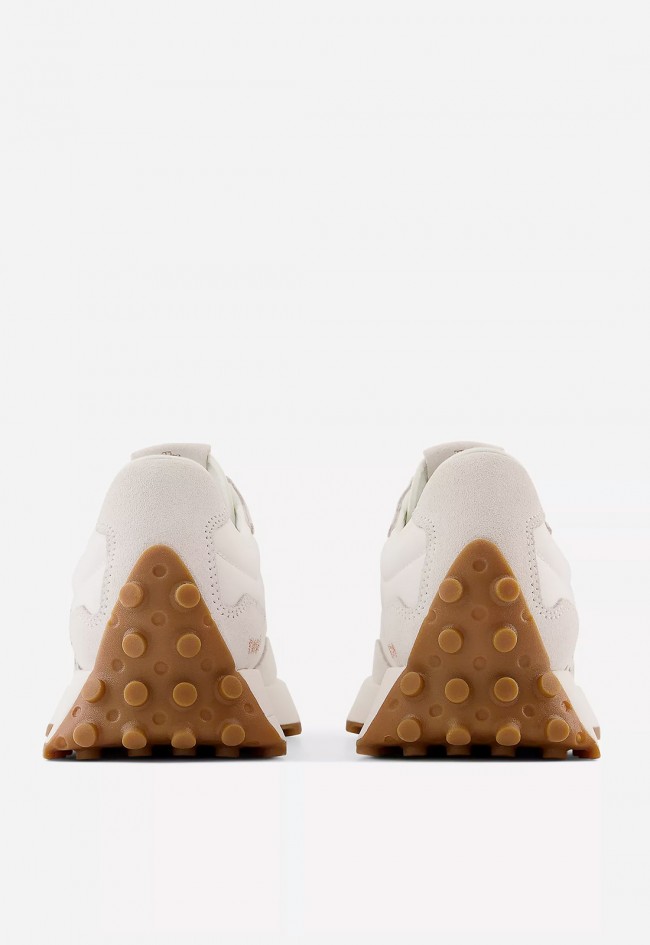 New Balance 327 beige – Zapatilla retro running con diseño angular y suela trail