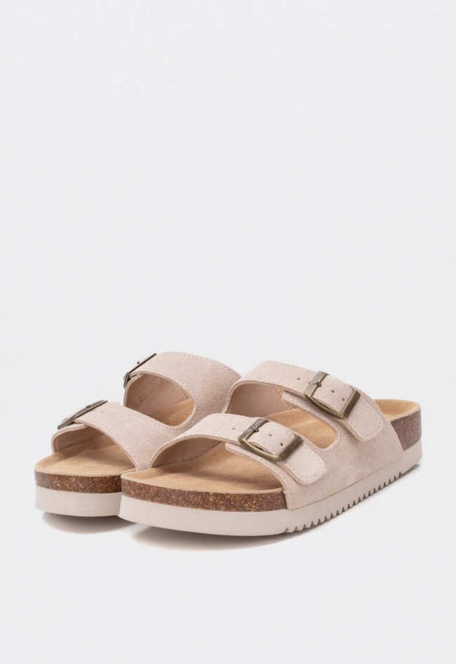 Sandalia bio de mujer en piel serraje beige con hebillas ajustables y suela antideslizante Xti 142552